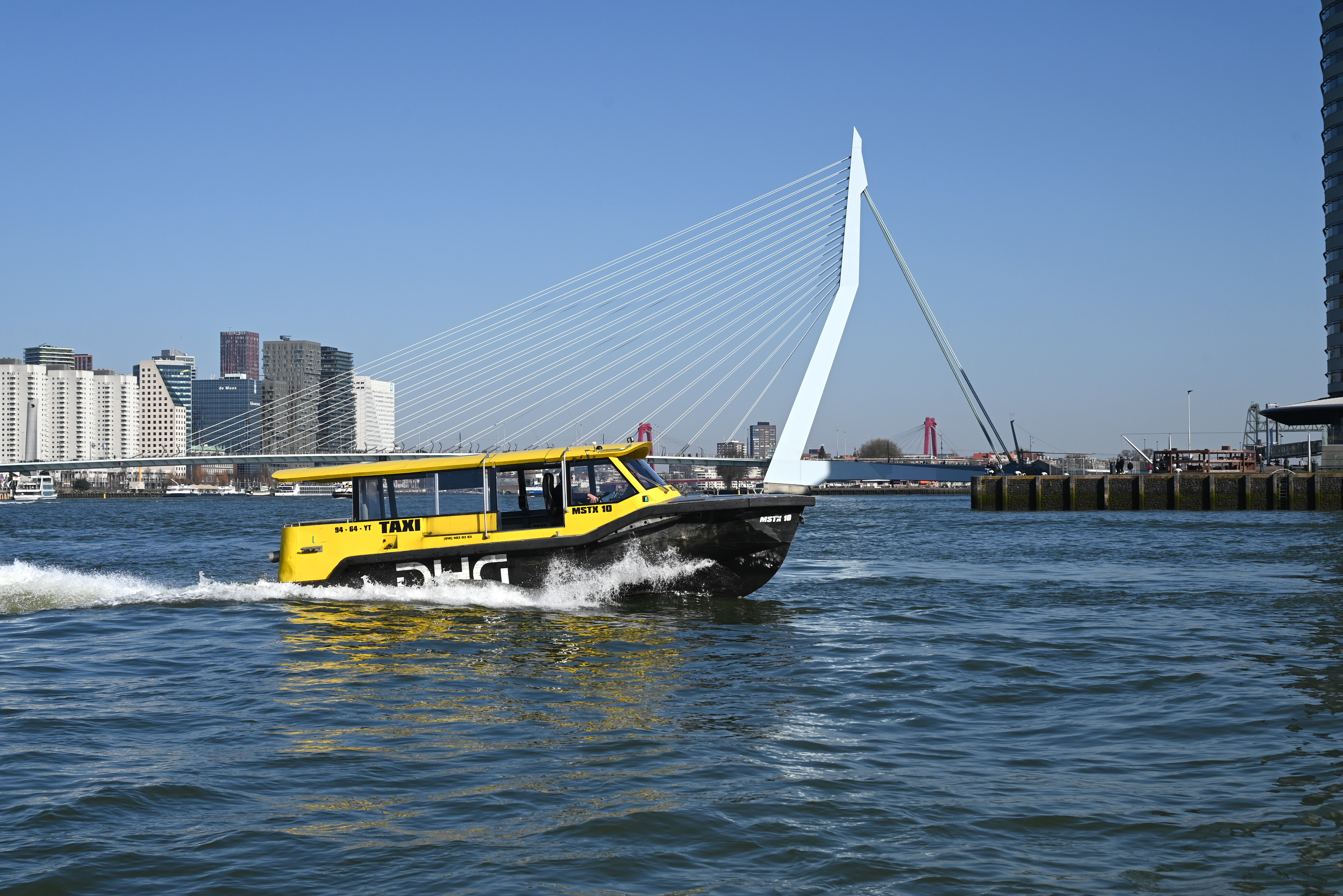 Foto van boot: MSTX  van Watertaxi Rotterdam